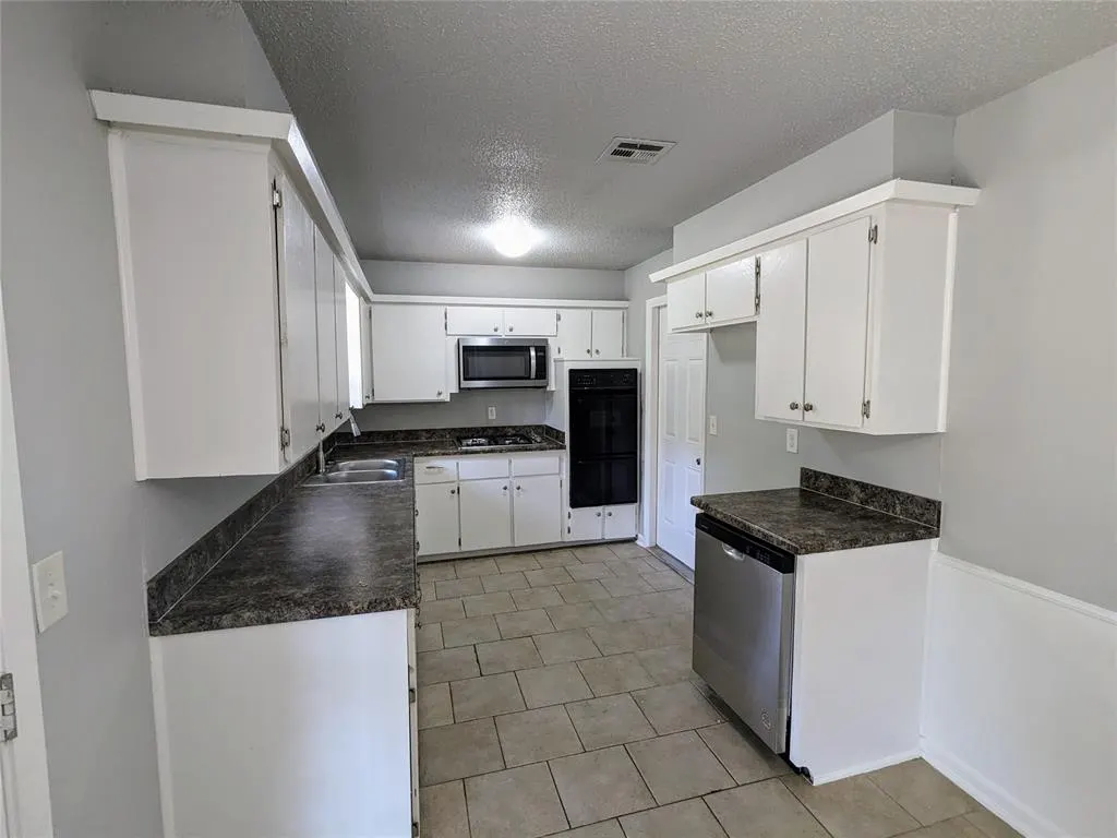 Photo 6 — 504 NE 18th Street, Moore, OK 73160