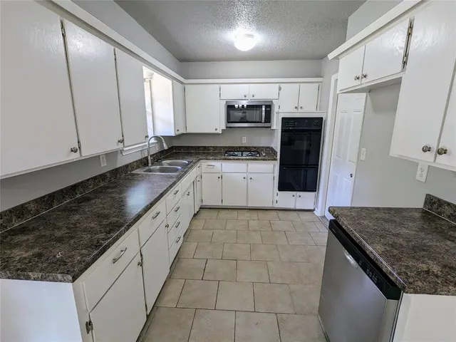 Photo 8 — 504 NE 18th Street, Moore, OK 73160