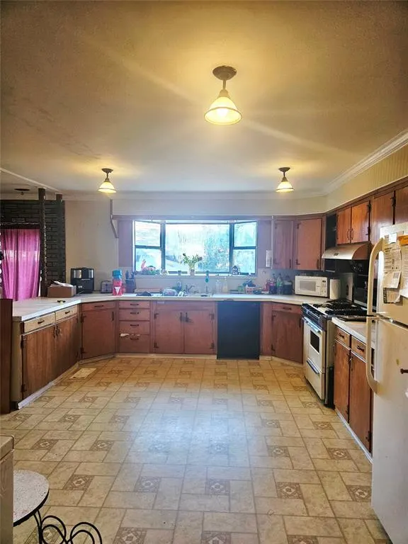 Photo 7 — 921 E Walnut Street, Altus, OK 73521