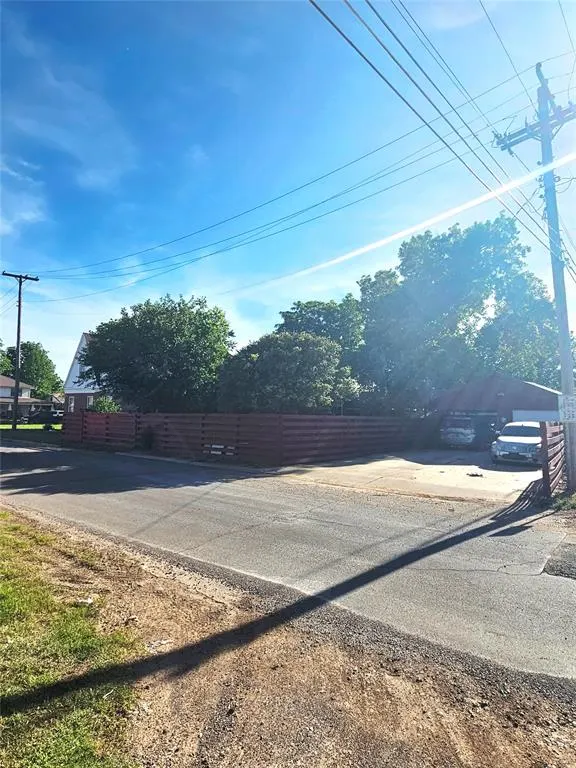 Photo 19 — 921 E Walnut Street, Altus, OK 73521