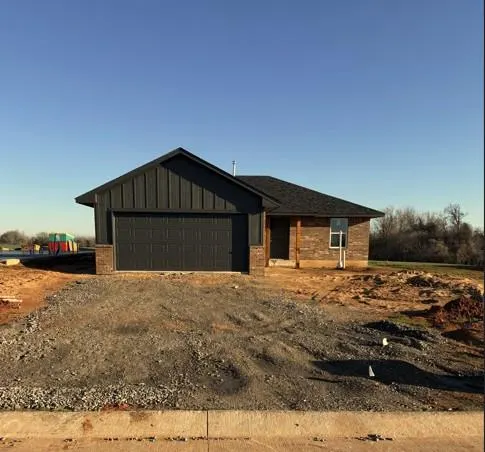 Front exterior — 1606 Highland Loop, Guthrie, OK 73044