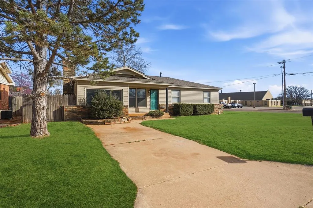 Photo 2 — 801 Standifer Road, Elk City, OK 73644
