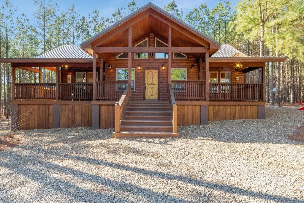 Front exterior — 528 Lost Creek Trail, Broken Bow, OK 74728