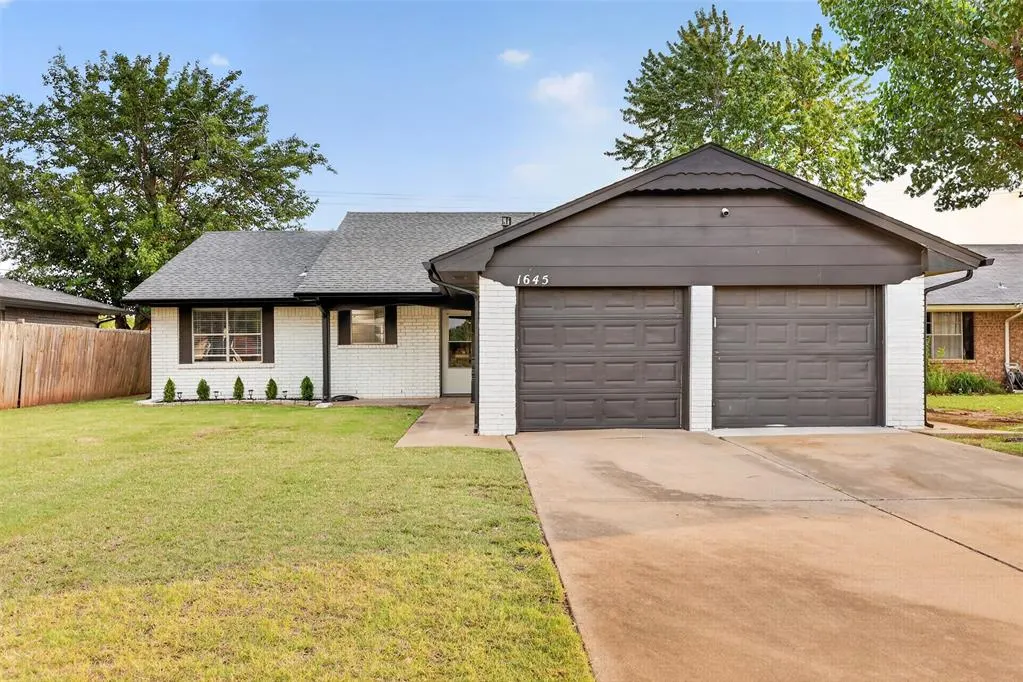 Photo 2 — 1645 Gladstone Terrace, Oklahoma City, OK 73120