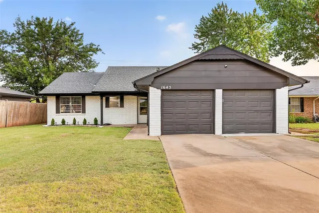 Photo 2 — 1645 Gladstone Terrace, Oklahoma City, OK 73120