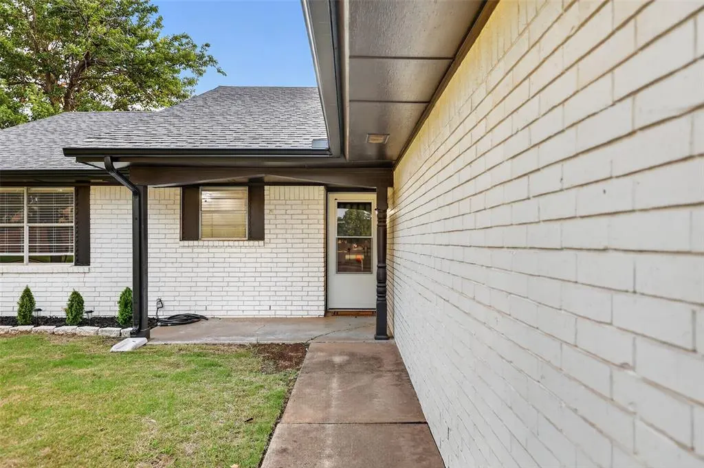 Photo 4 — 1645 Gladstone Terrace, Oklahoma City, OK 73120