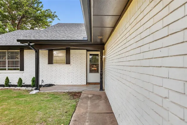 Photo 4 — 1645 Gladstone Terrace, Oklahoma City, OK 73120