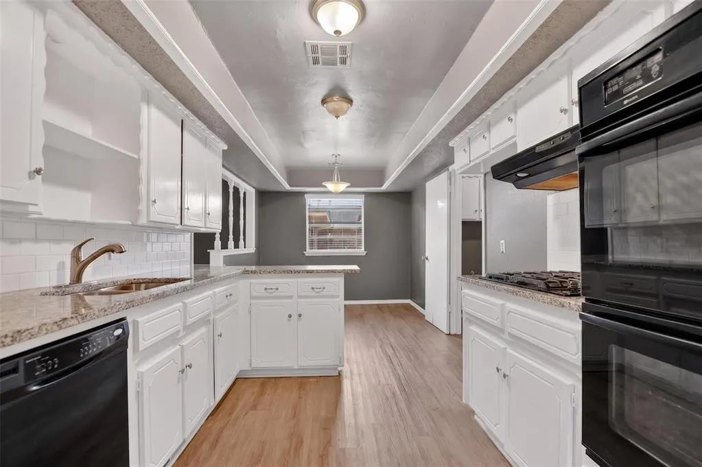 Photo 7 — 1645 Gladstone Terrace, Oklahoma City, OK 73120