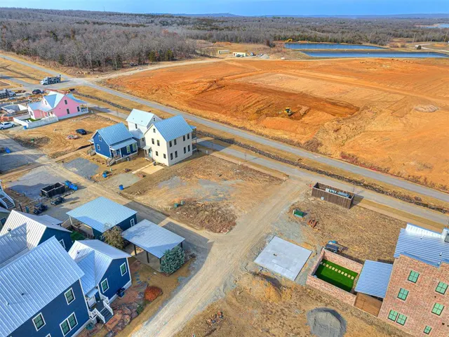 Photo 7 — 73 Water Street, Carlton Landing, OK 74432