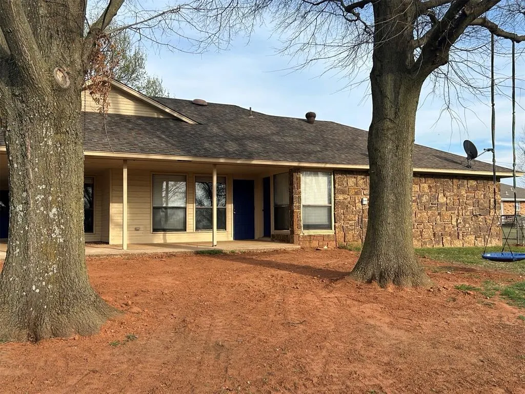 Photo 7 — 2023 N 9th Street, Purcell, OK 73080