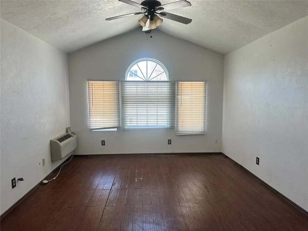 Photo 8 — 1800 N Oaklawn Avenue, Oklahoma City, OK 73121