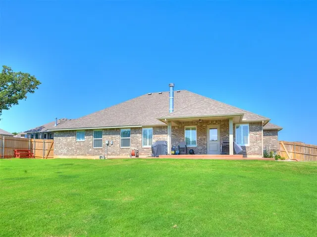 Photo 3 — 9556 Country Side Lane, Guthrie, OK 73044