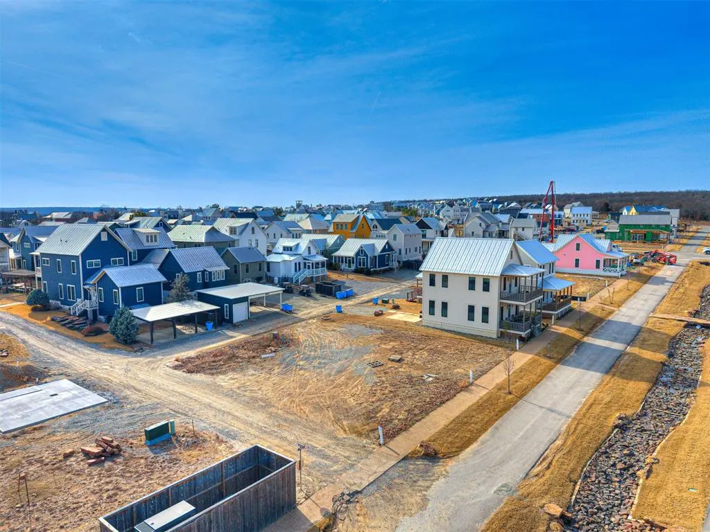 Photo 2 — 67 Water Street, Carlton Landing, OK 74432