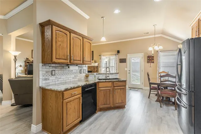 Photo 5 — 728 E Linden Lane, Mustang, OK 73064