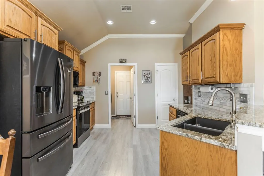Photo 7 — 728 E Linden Lane, Mustang, OK 73064