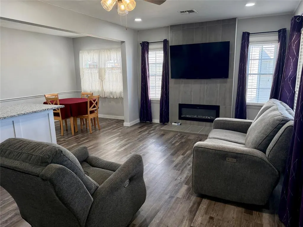 Photo 2 — 1012 Orient Avenue, Clinton, OK 73601