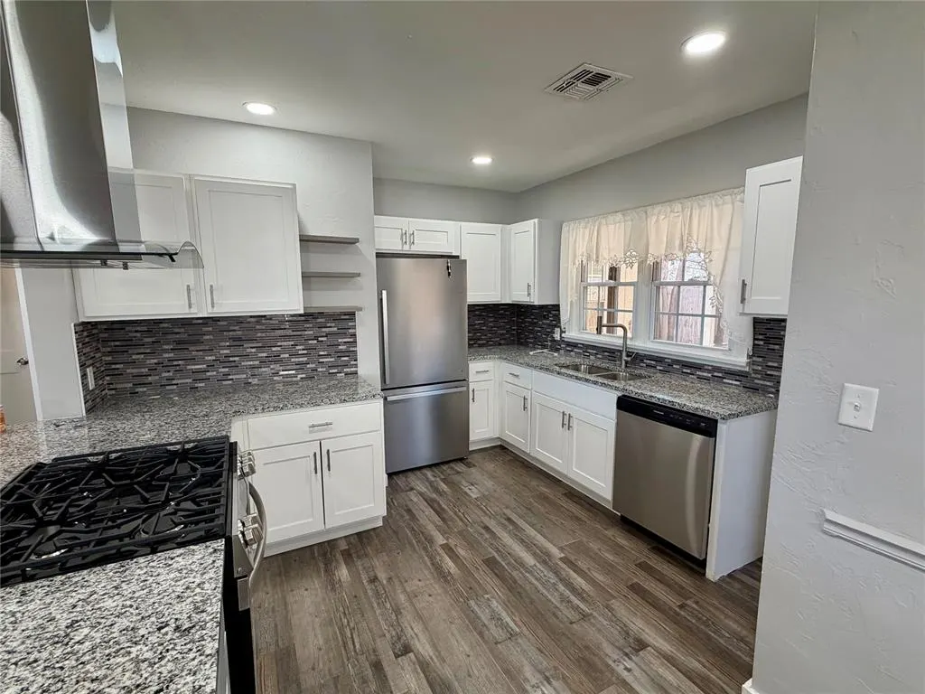 Photo 3 — 1012 Orient Avenue, Clinton, OK 73601