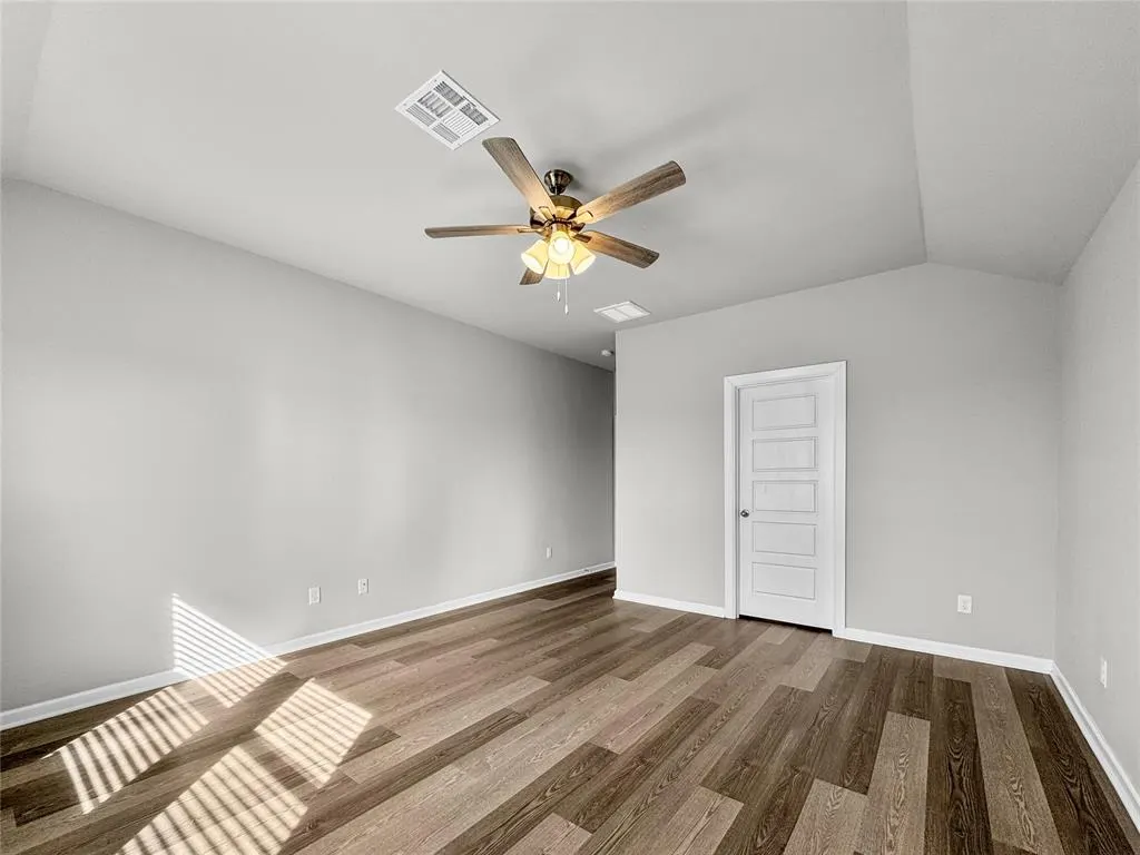 Photo 7 — 10512 SW 41st Street, Mustang, OK 73064