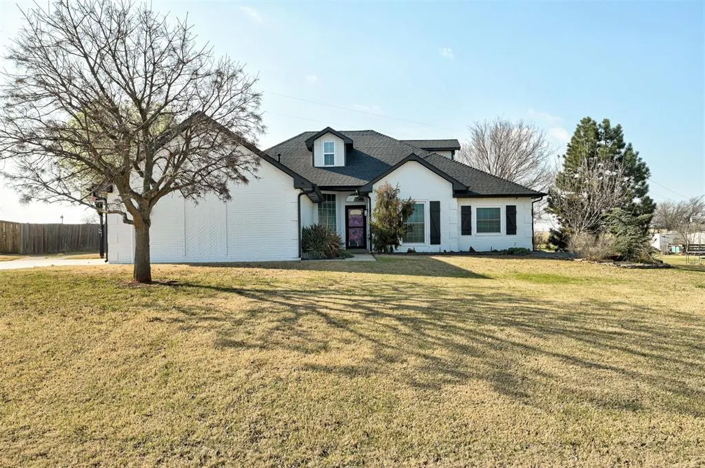 Front exterior — 6922 Springer Run, Edmond, OK 73012