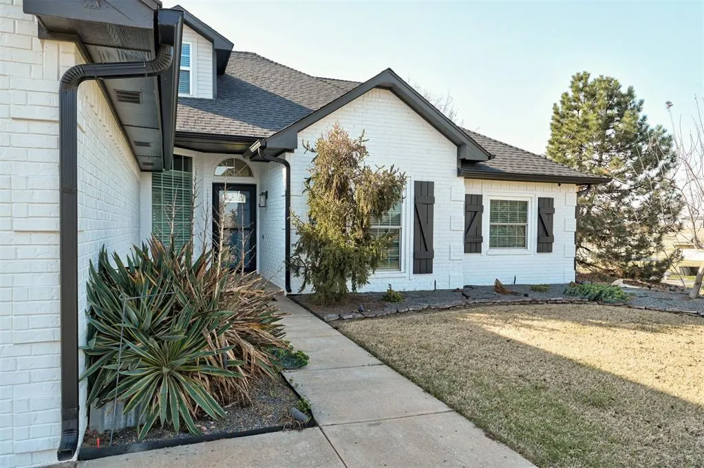 Photo 2 — 6922 Springer Run, Edmond, OK 73012