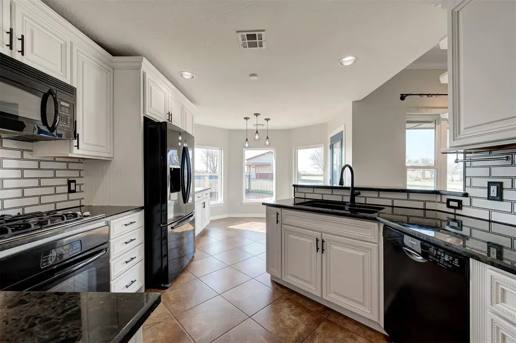 Photo 14 — 6922 Springer Run, Edmond, OK 73012