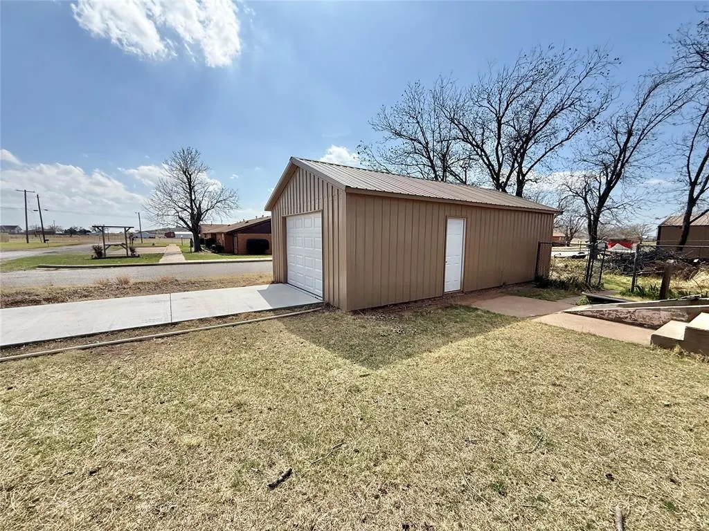 Photo 16 — 1601 C Street, Snyder, OK 73566
