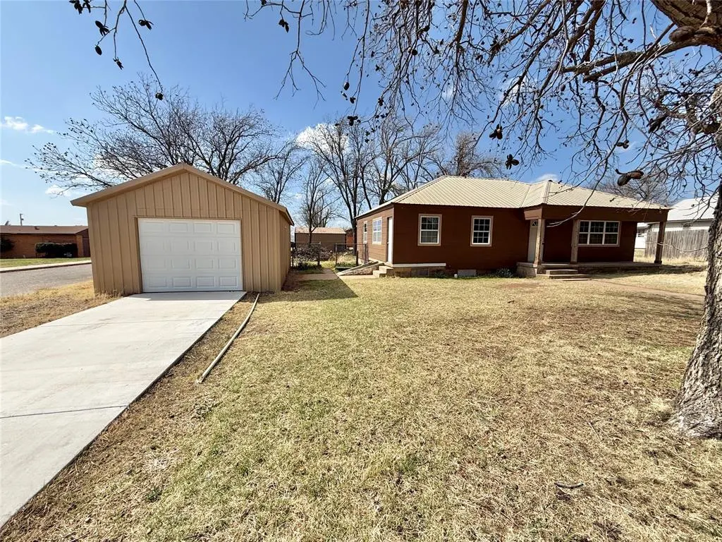 Photo 17 — 1601 C Street, Snyder, OK 73566