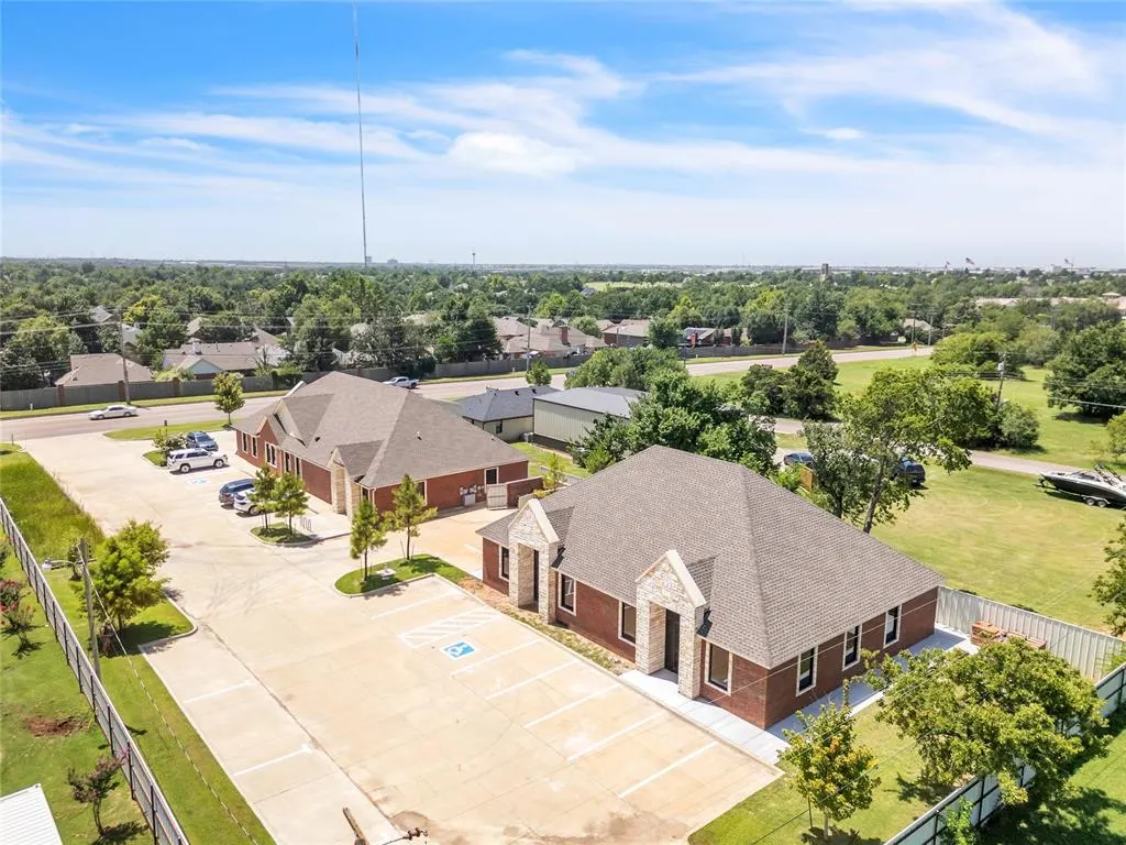 Photo 2 — 207 E Memorial Road, Oklahoma City, OK 73131