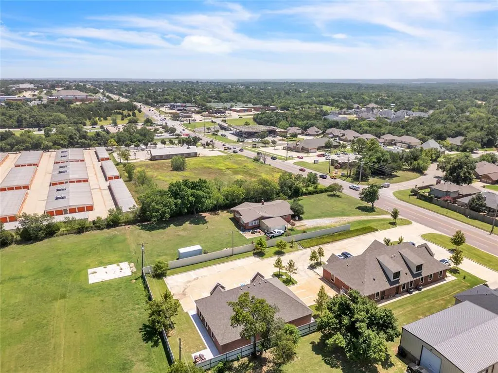 Photo 4 — 207 E Memorial Road, Oklahoma City, OK 73131