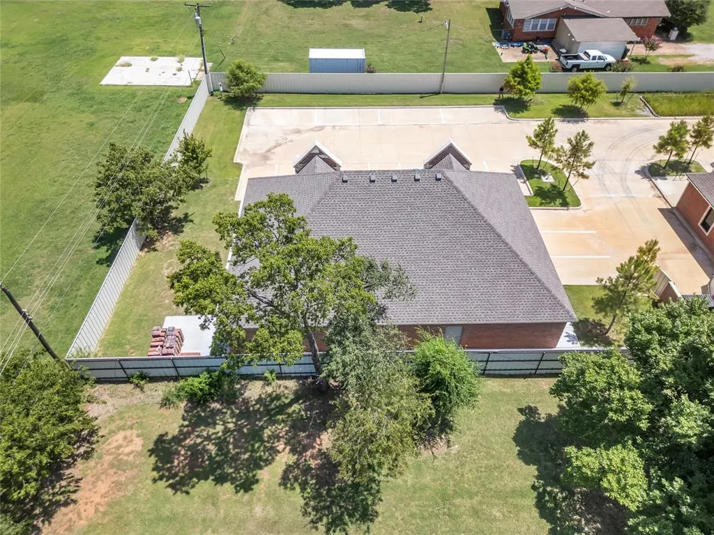 Photo 5 — 207 E Memorial Road, Oklahoma City, OK 73131