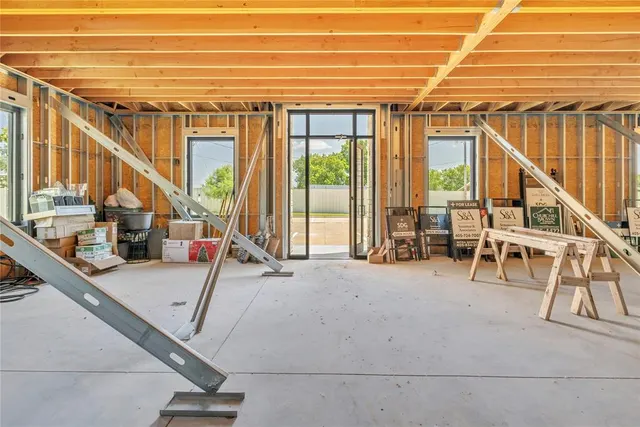 Photo 7 — 207 E Memorial Road, Oklahoma City, OK 73131