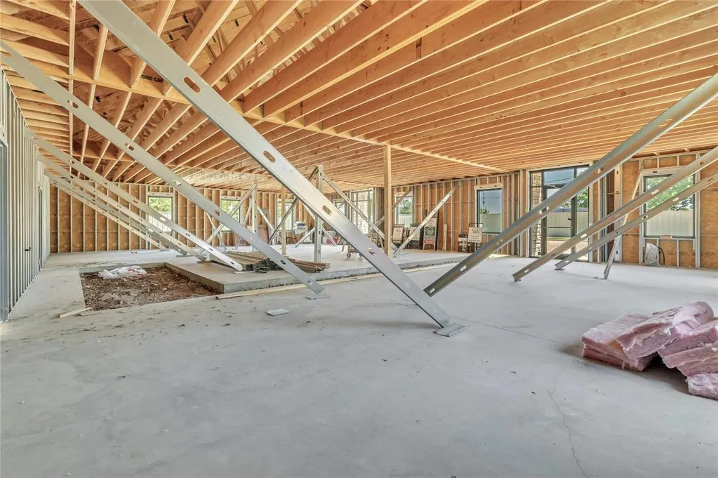 Photo 8 — 207 E Memorial Road, Oklahoma City, OK 73131