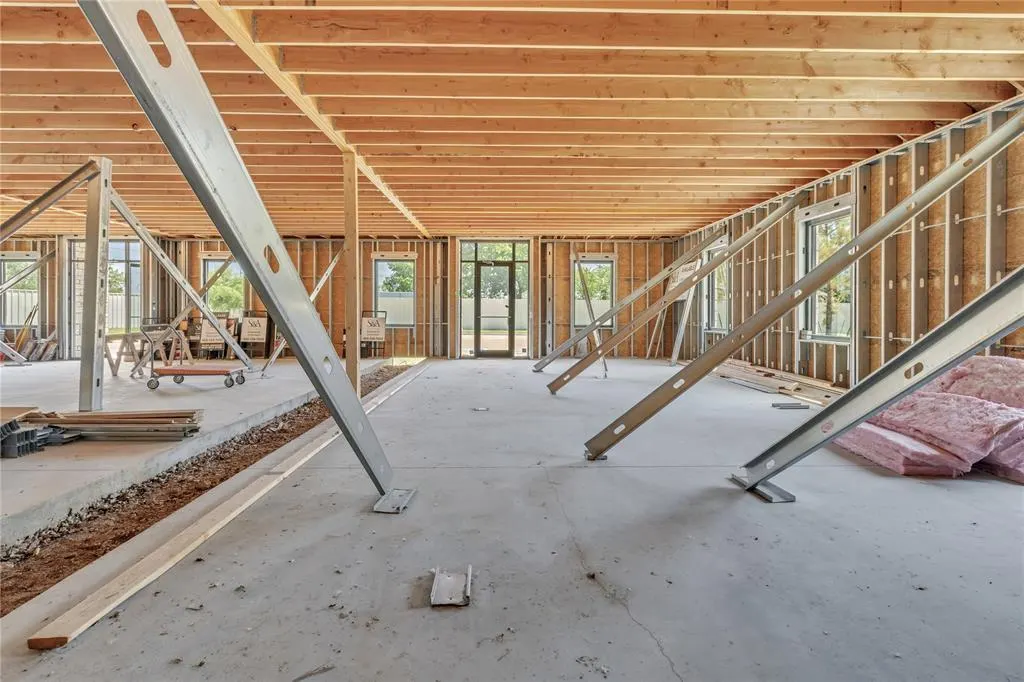 Photo 9 — 207 E Memorial Road, Oklahoma City, OK 73131