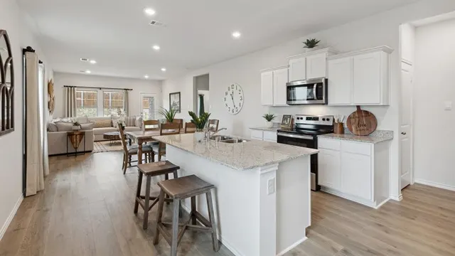 Photo 2 — 10237 NW 27th Street, Yukon, OK 73099