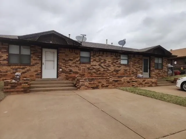 Front exterior — 113 W McKormic Street, Weatherford, OK 73096