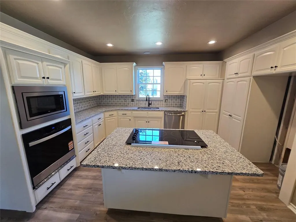 Photo 12 — 10900 Abbeywood, Oklahoma City, OK 73170