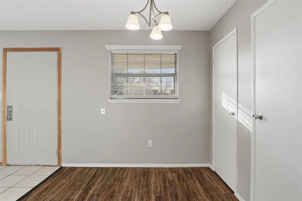 Photo 11 — 929 NW 20th Street, Moore, OK 73160