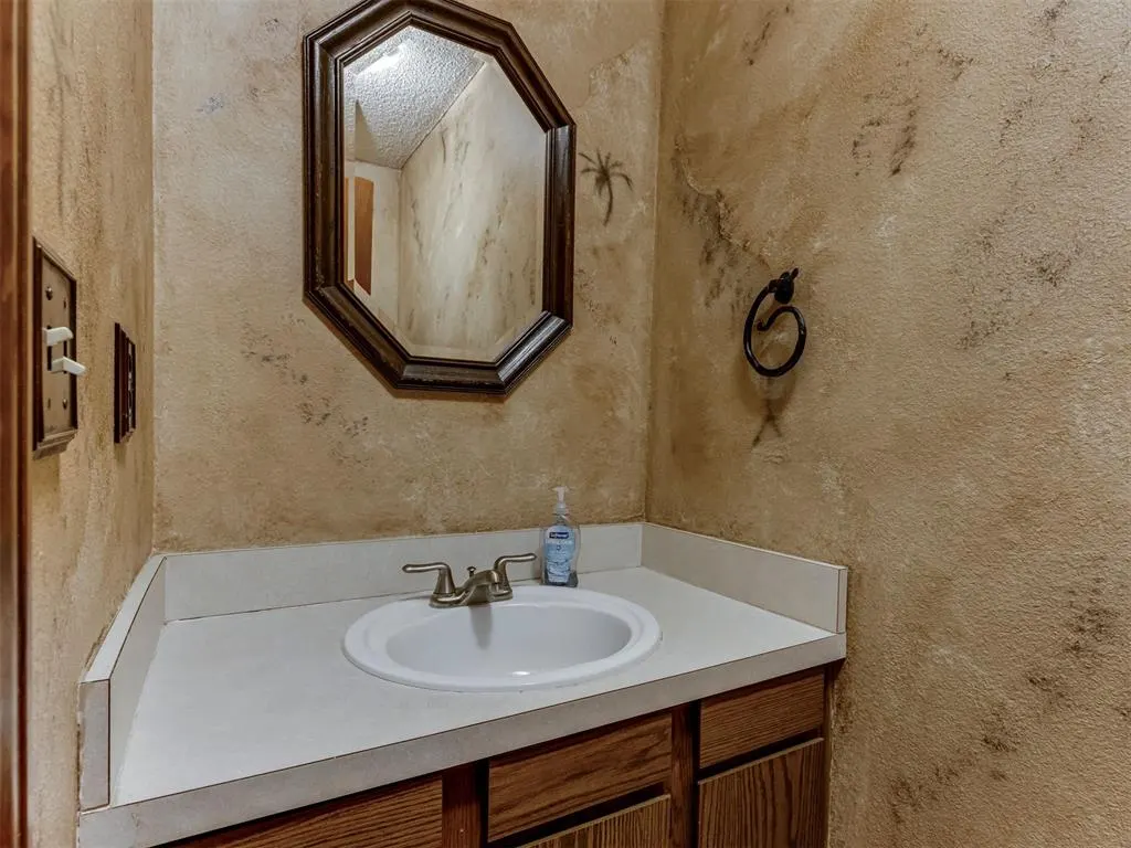 Photo 21 — 10605 N Macarthur Boulevard, Oklahoma City, OK 73162