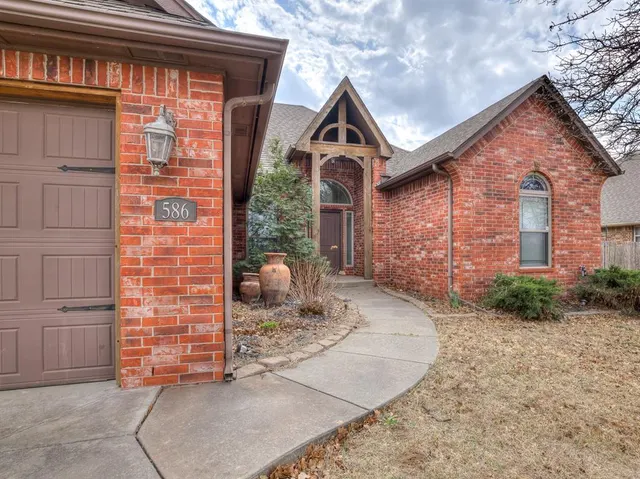 Front exterior — 586 Montana Street, Jones, OK 73049