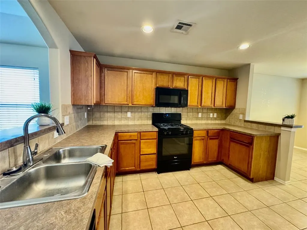 Photo 10 — 10724 N 146th East Avenue, Owasso, OK 74055