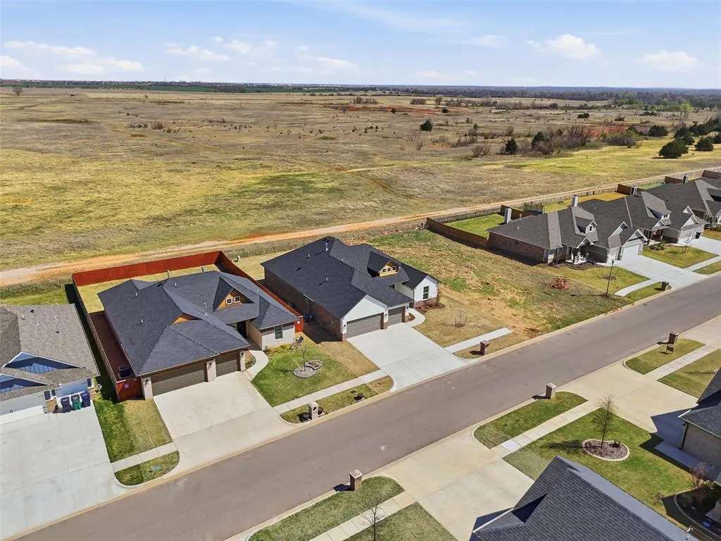 Photo 4 — 9308 Taggert Lane, Yukon, OK 73099