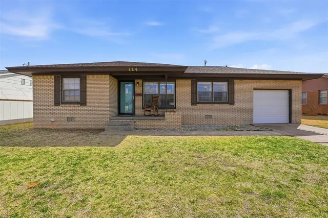Front exterior — 124 Cameron Drive, Altus, OK 73521