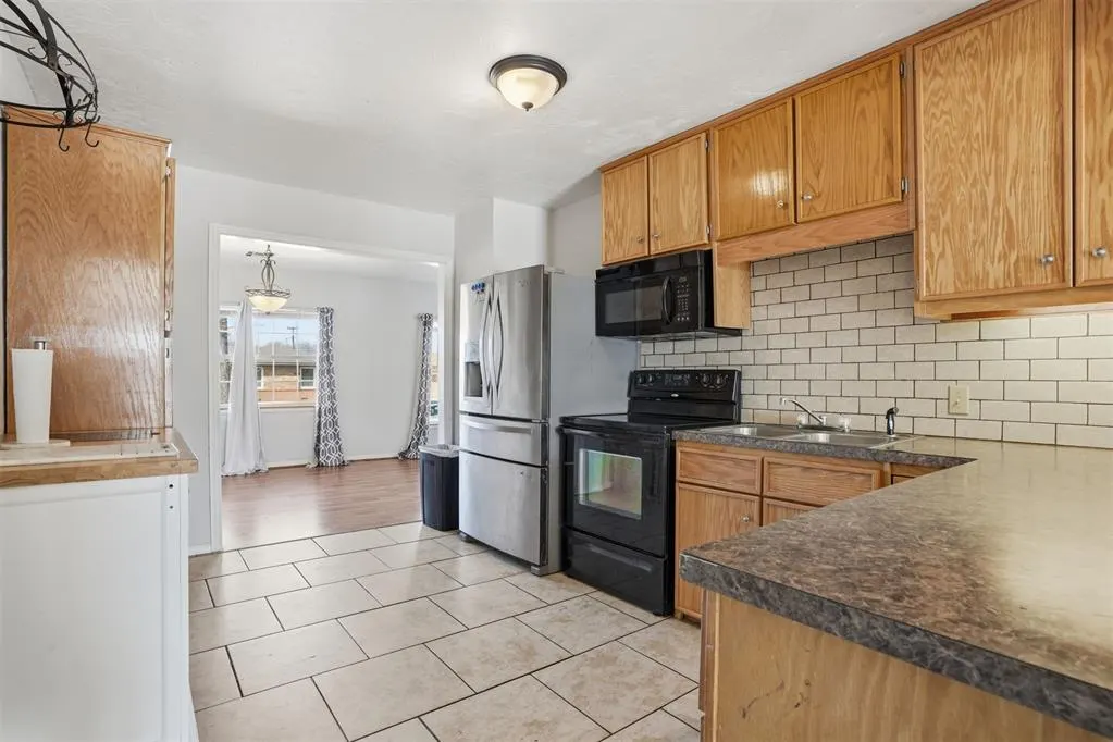 Photo 12 — 124 Cameron Drive, Altus, OK 73521