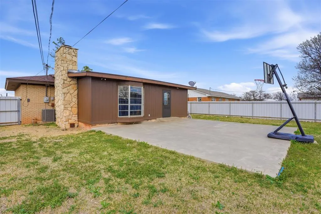 Photo 37 — 124 Cameron Drive, Altus, OK 73521
