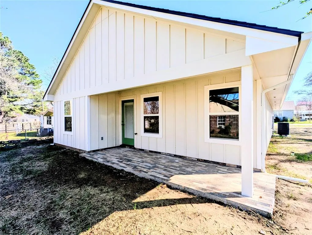 Photo 3 — 213 S 4th Street, Eufaula, OK 74432