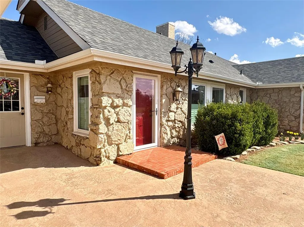 Photo 3 — 1606 N Hudson Street, Altus, OK 73521