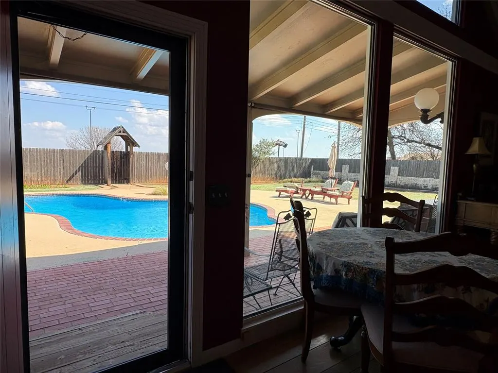 Photo 8 — 1606 N Hudson Street, Altus, OK 73521