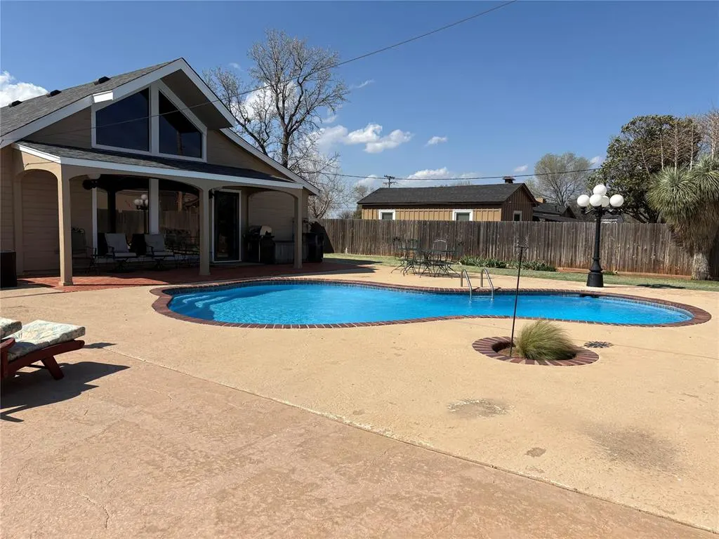 Photo 44 — 1606 N Hudson Street, Altus, OK 73521