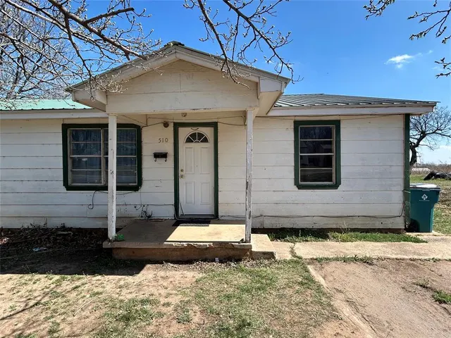 Photo 2 — 510 S Louis Tittle Avenue, Mangum, OK 73554