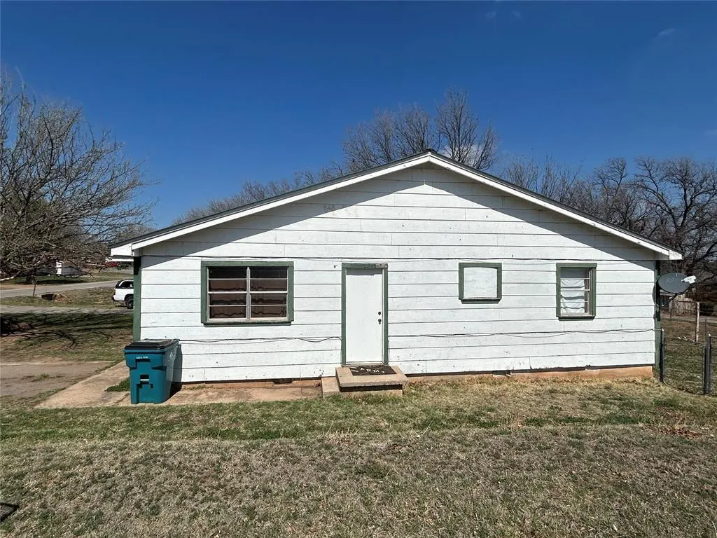 Photo 4 — 510 S Louis Tittle Avenue, Mangum, OK 73554